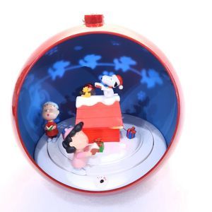 Studio Eluceo Peanuts Snoopy diorama Christmas big ornament lights music animate